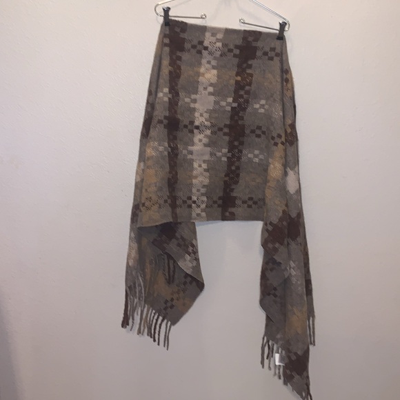 Checked Plaid Knit Scarf Featuring Tassel Hem Brown - Picture 3 of 7